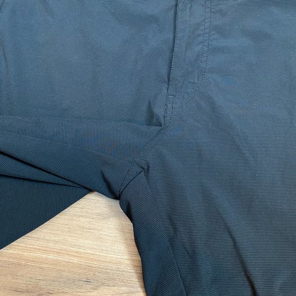 Travis‎ Mathew Golf Chino Short Micro Strip Black/Gray Men's Size 34 - Picture 2 of 7